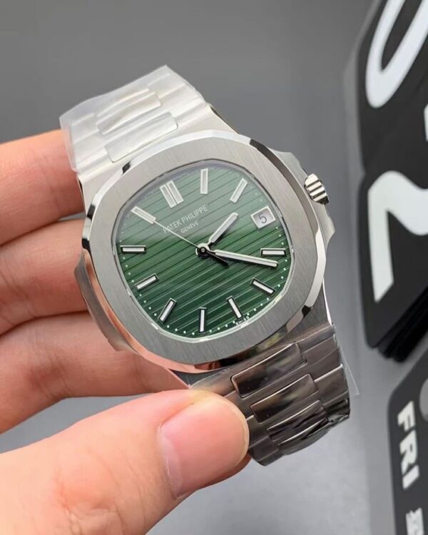 Patek Philippe Nautilus – Mirror Original