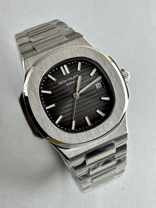 Patek Philippe Nautilus – Mirror Original