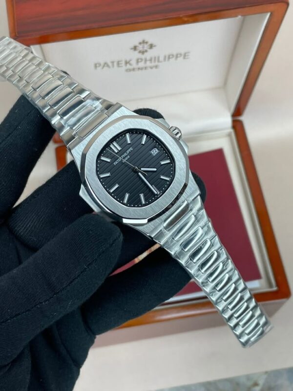 Patek Philippe Nautilus – Mirror Original