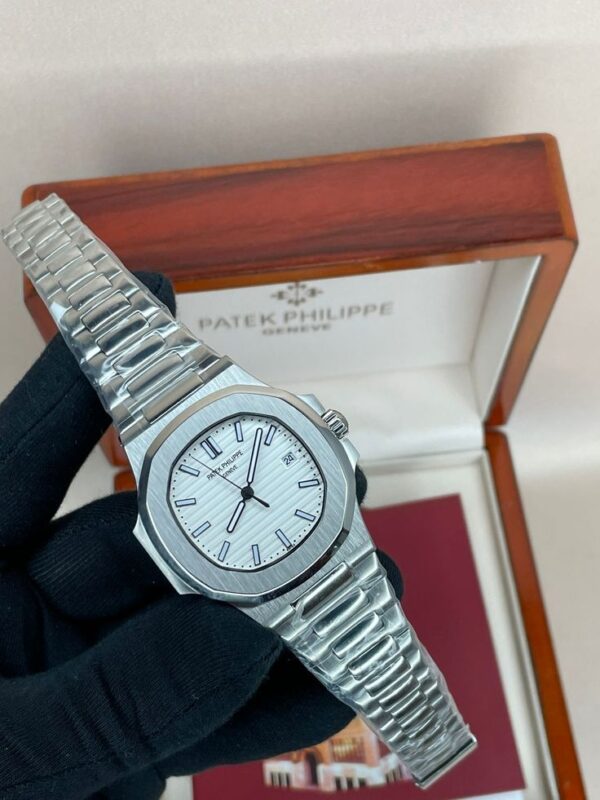 Patek Philippe Nautilus – Mirror Original