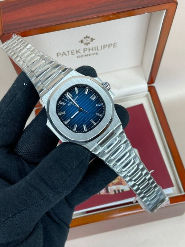 Patek Philippe Nautilus – Mirror Original